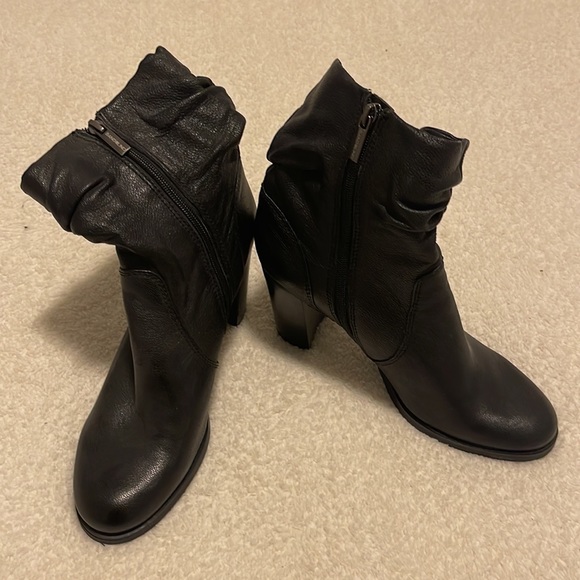 Bandolino boots never worn size 9. Leather - Picture 3 of 7